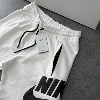 Nike Big Swoosh Logo Şort | Krem