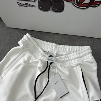 Nike Big Swoosh Logo Şort | Krem
