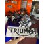 Triumph duvar logosu