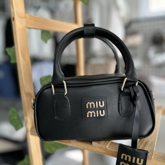 Siyah miu miu çanta
