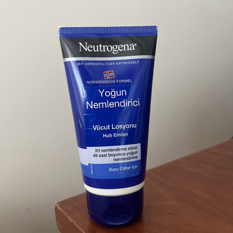 Neutrogena Yoğun Nemlendirici Vücut Losyonu 75 ml
