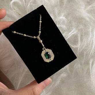 Elegant Zümrüt Taşlı Kolye
