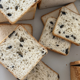 930g %100 Ekşi Mayalı Zeytinli Kekikli Tost Ekmeği 