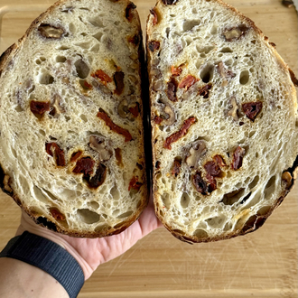 930g %100 Ekşi Mayalı Kuru Domatesli Cevizli 