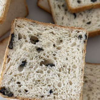 930g %100 Ekşi Mayalı Zeytinli Kekikli Tost Ekmeği 