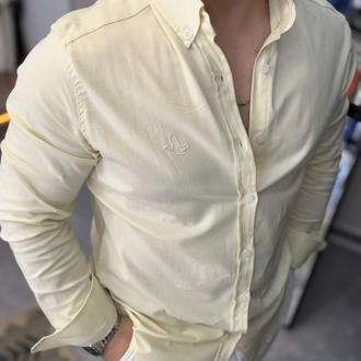 Yazın en fresh tonu: soft sarı gömlek