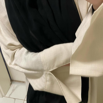 ekru yırtmaçlı abaya