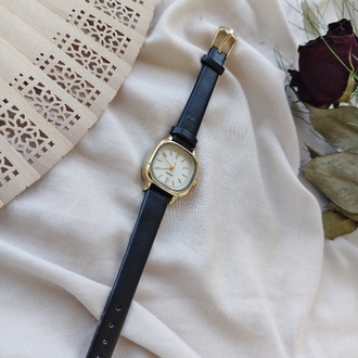 vintage kare saat