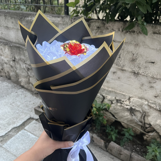 El yapımı beyaz saten gül buketi