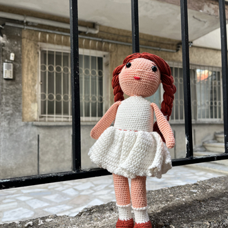 2 adet el örgüsü bebek, saten ışıklı buket