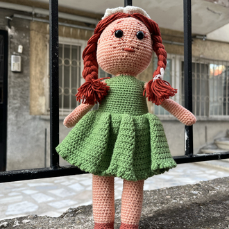 1 adet el örgüsü bebek , saten ışıklı buket