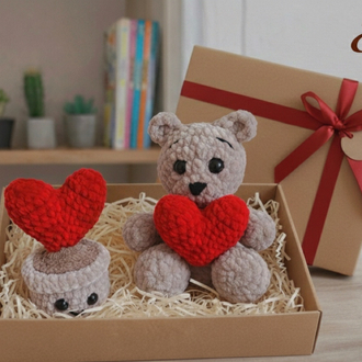  Sevgililer Günü Özel El Yapımı Hediye Seti – Amigurumi Ayıcık & Kalpli Saksı