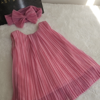 pembe pileli elbise