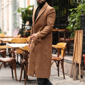 Kod: 2502 | Taba Erkek Modern Fit Kaşe Kaban – Diz Altına Uzanan En Uzun Model 