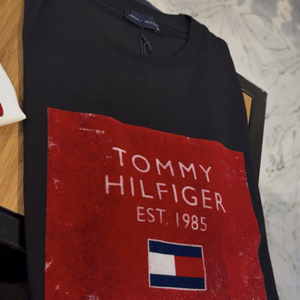 Tommy kadife baskı siyah 2026
