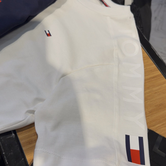 Tommy kol baskı ultra premium 2026 beyaz
