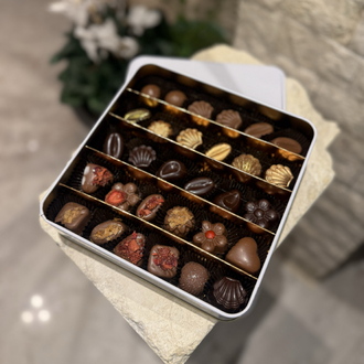 Lüks Kare Metal Kutu Karışık Dolgulu Çikolata | 300 gr