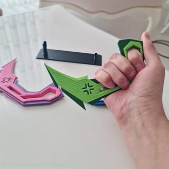 Valorant Standlı VCT25 Karambit – Oyuncu Odası İçin Özel Tasarım