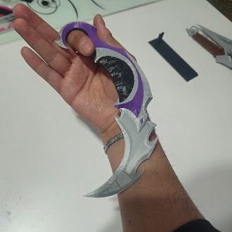 Valorant Standlı Yağmacı Karambit – 25 cm Oyuncu Odası Dekoru