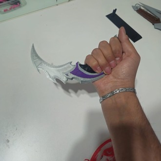 Valorant Standlı Yağmacı Karambit – 25 cm Oyuncu Odası Dekoru