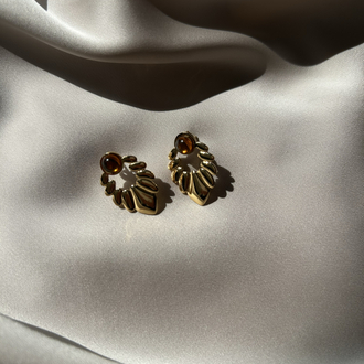 Kahve detaylı gold küpe