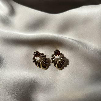 Kahve detaylı gold küpe