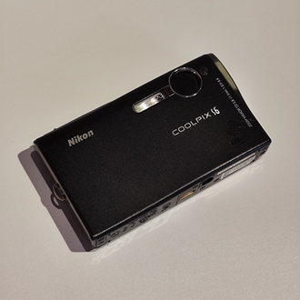 Nikon Coolpix S6 Dijital Fotoğraf Makinesi 