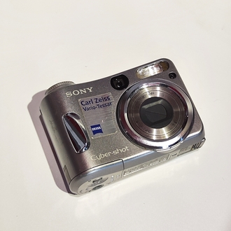Sony DSC-S60 Dijital Fotoğraf Makinesi