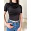 Yanı ve omuzu büzgülü crop