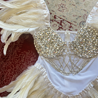 BEYAZ TÜYLÜ VE TAŞLI BODYSUIT