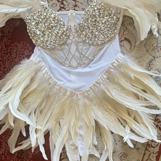BEYAZ TÜYLÜ VE TAŞLI BODYSUIT