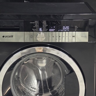 SIFIRLANMIŞ ARÇELİK SİYAH PIYANO SERİ 8 KG 1000 DEVİR ÇAMAŞIR MAKİNESİ