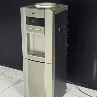 2. EL ARÇELİK 1048 EBS GRİ ALTI DOLAPLI SICAK SOĞUK SU SEBİLİ