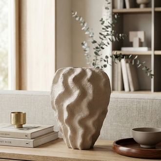 Sculptural Form: El Yapımı Taş Dokulu Kıvrımlı Seramik Vazo (26cm)