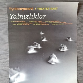 Yalnızlıklar - Tiyatro Oyunu Afişi (Tiyatro Oyunevi, 2007)