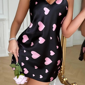 Pembe Kalp Desenli Siyah Saten Gecelik EXVY1336