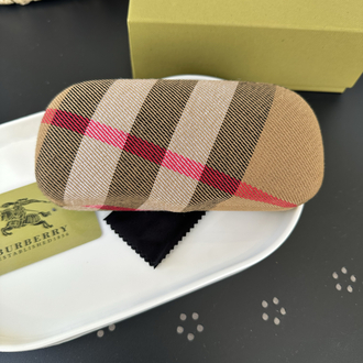 Burberry Orjinal Kılıf ve Aksesuarları