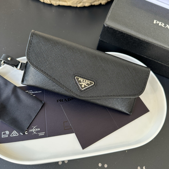 Prada Orjinal Kılıf ve Aksesuarları