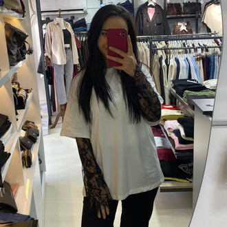 Kolları dantel detaylı tshirt