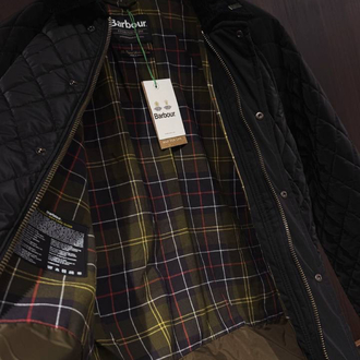 Barbour Siyah Kapitone Mont