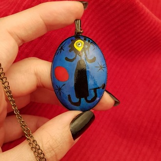 Joan Miro - Güneşin Önündeki Kadın Kolyesi
