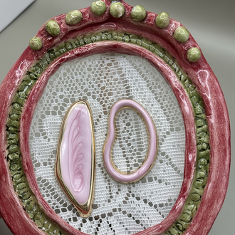 Kadın Pembe Asimetrik Tasarım Gold Küpe