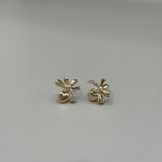 Kadın Kararmaz Çelik Kalp Detaylı Fiyonk Model Zirkon Taş Gold Küpe