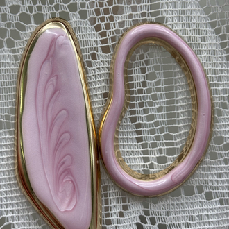 Kadın Pembe Asimetrik Tasarım Gold Küpe