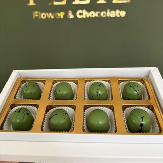 Feliz Flower Studio 8’li Antep Fıstığı Dolgulu Belçika Çikolatası