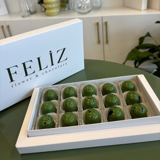 Feliz Flower Studio 15’li Antep Fıstık Dolgulu Belçika Çikolatası