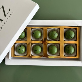 Feliz Flower Studio 8’li Antep Fıstığı Dolgulu Belçika Çikolatası