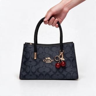 Coach Mid Boy Signature Cherry Charmlı Siyah Çanta