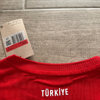 Türkiye Milli Takım 2026 İç Saha Profesyonel “Hakan Çalhanoğlu” Maç Forması 