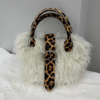 Leoparlı tüylü çanta